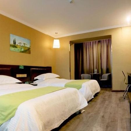 Greentree Wulumuqi Airport Hotel Urumqi Extérieur photo
