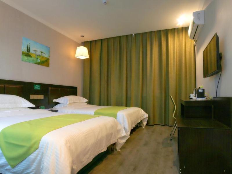 Greentree Wulumuqi Airport Hotel Urumqi Extérieur photo