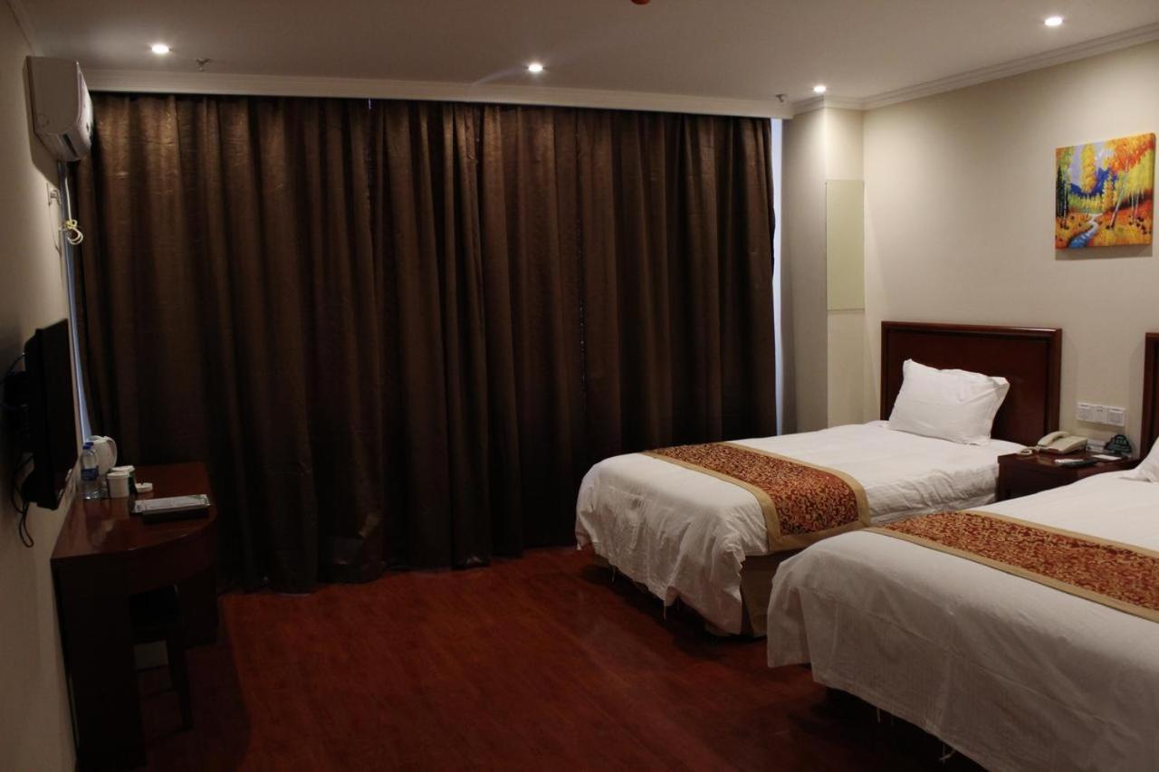Greentree Wulumuqi Airport Hotel Urumqi Extérieur photo